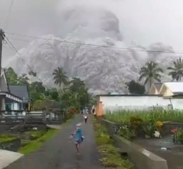 People run for their lives as Java volcano erupts